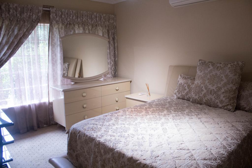 Khuvena Guesthouse Randburg Luaran gambar