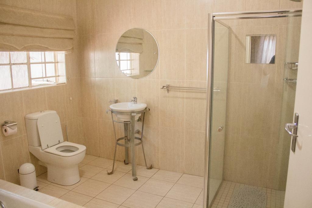 Khuvena Guesthouse Randburg Luaran gambar