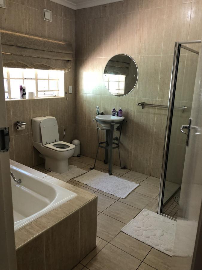 Khuvena Guesthouse Randburg Luaran gambar