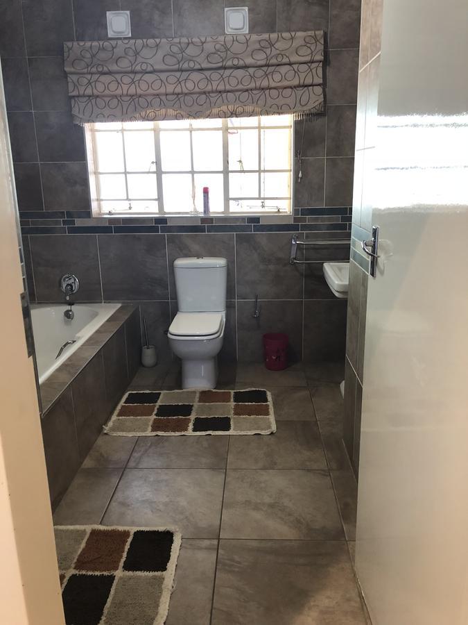 Khuvena Guesthouse Randburg Luaran gambar