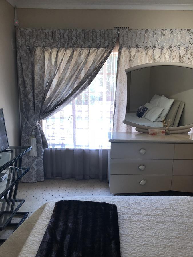 Khuvena Guesthouse Randburg Luaran gambar