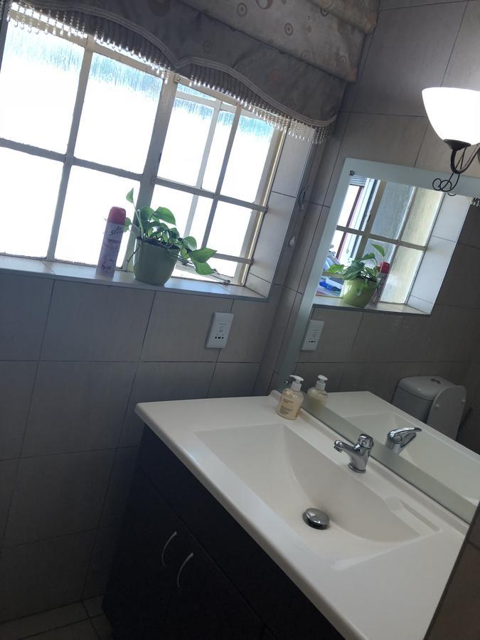 Khuvena Guesthouse Randburg Luaran gambar