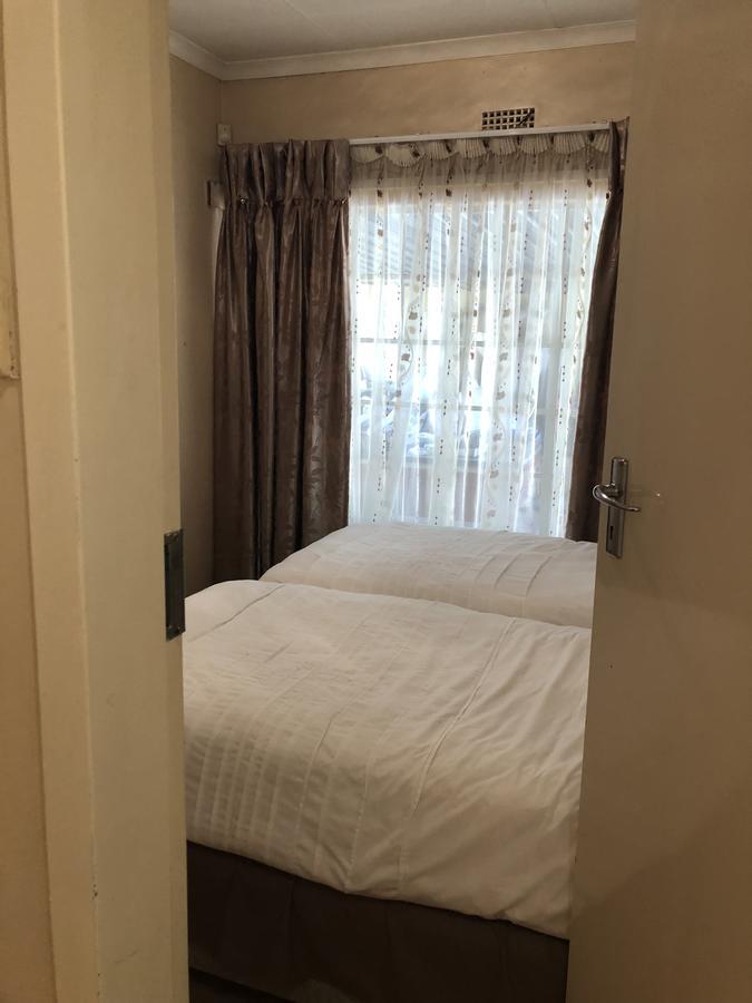 Khuvena Guesthouse Randburg Luaran gambar